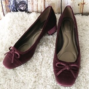 BANDOLINO Velvet Bow Stacked Heels Dark Pink